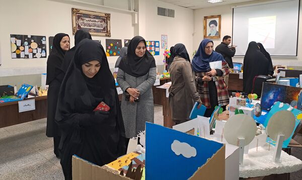 نمایشگاه دست‌سازه در دبیرستان ذبیح الله هوشیار