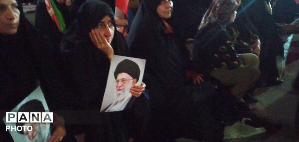 عطر شهادت در شهر پیچید؛ امشب پیکر شهید بر دوش مردم تشییع شد