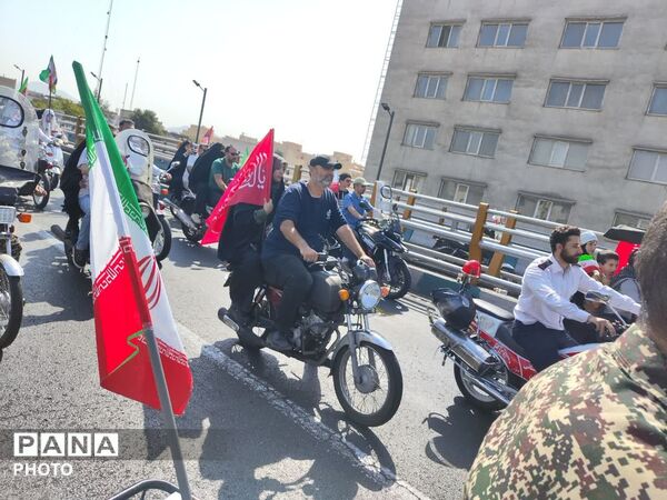 رزمایش اقتدار موتورسواران جان‌فدا در تهران