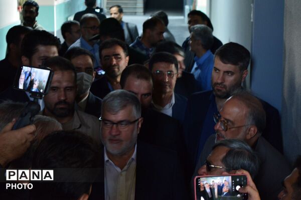 بازدید استاندار تهران از دبیرستان تمام هوشمند «شهید ابراهیم رئیسی» بهارستان دو