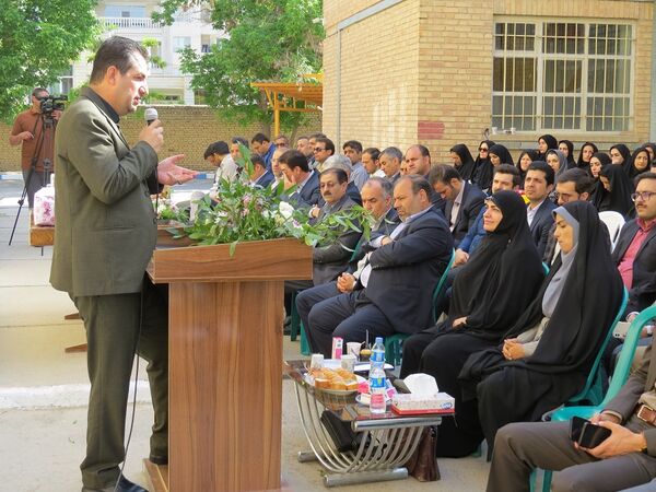 تقدیر از کارکنان‌ اداره‌کل آموزش و پرورش خراسان شمالی 