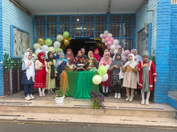 جشن نیمه شعبان در مدرسه المهدی ناحیه 2 کرج 
