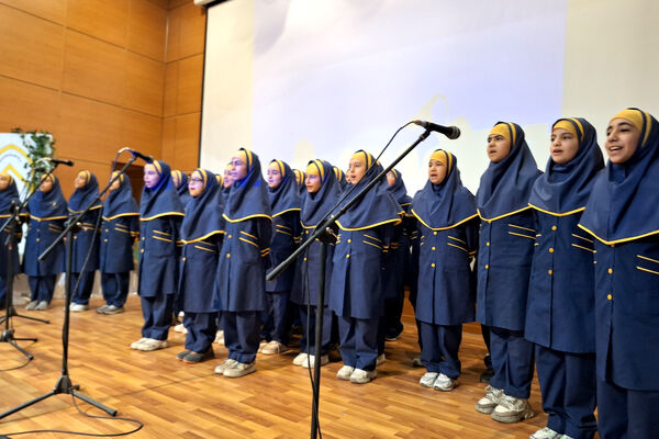 تقدیر از چهره های روشن در محفل ایمان 