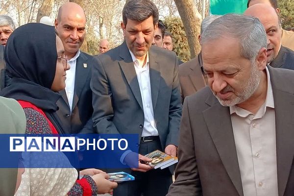 آیین بدرقه کاروان ورزشی دانش‌آموزی مسابقات جهانی صربستان به میزبانی آموزش‌و‌پرورش ناحیه دو شهرری 