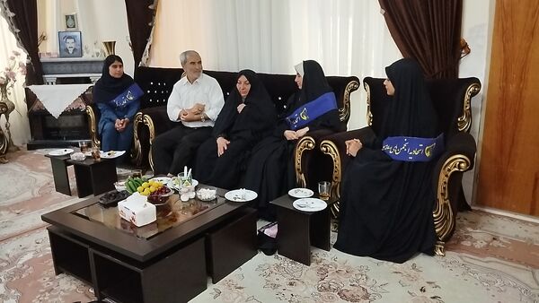 دیدار اعضای انجمن اسلامی هنرستان بصیرت آشخانه با همسر جانباز رسایی پور