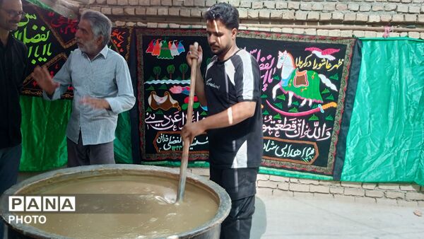 برپایی دیگ نذری حضرت زینب (س) در  روستای فدافن 