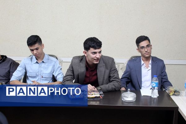 نشست قائم‌مقام سازمان دانش‌آموزی کشور با اعضای سازمان دانش‌آموزی خوزستان