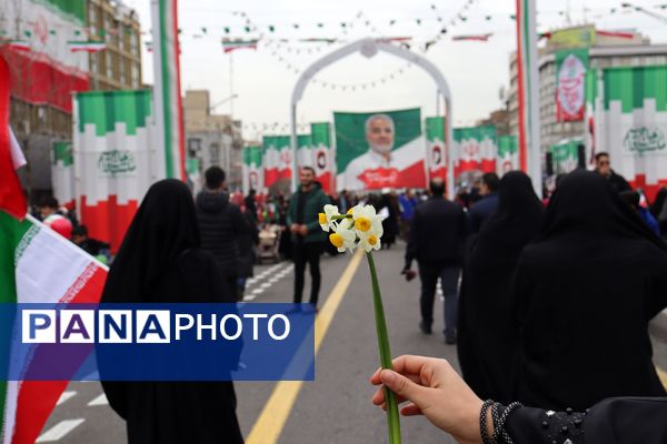 ٢٢ بهمن؛ روزى که دلها با قدم‌‌ها یکى میشود