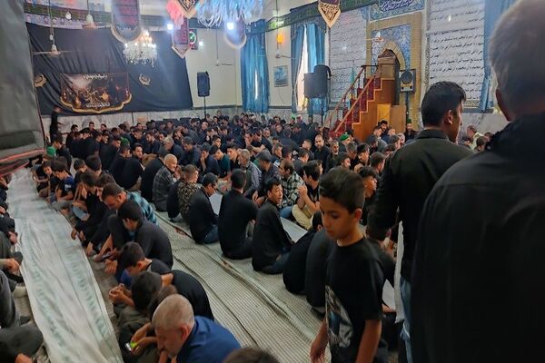 مراسم عزاداری و زنجیرزنی هیئات مذهبی شهر بار در روز تاسوعا حسینی 