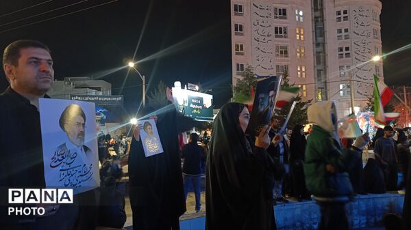 تجمع جوانان‌‌و‌نوجوانان‌در‌بیعت با رهبر انقلاب در نیشابور