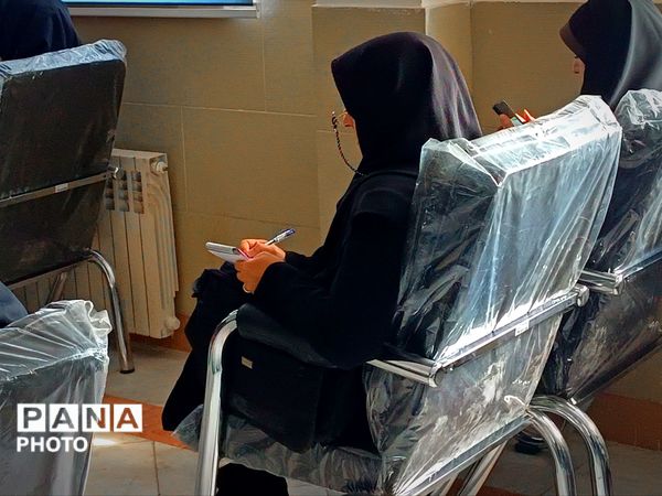 کارگاه استانی آموزشی پیشگیری از خودکشی دانش آموزان در ناحیه پنج مشهد