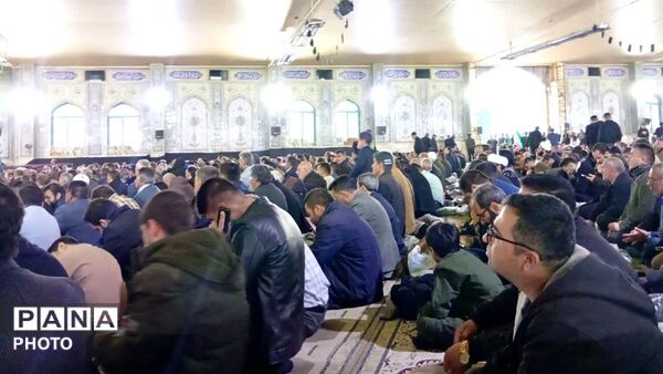 اقامه نماز عید فطر در یاسوج مصلی امام خمینی (ره)