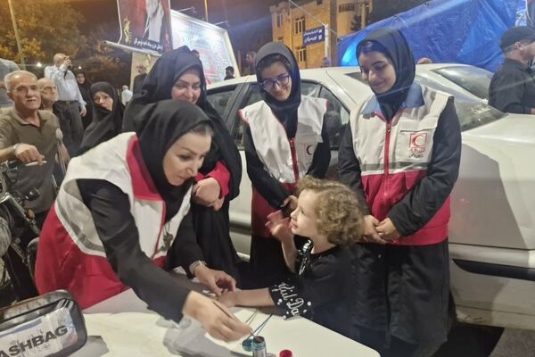 حضور میدانی امدادگران هلال‌احمر تویسرکان در یادواره شهدای زنان جنگ رمضان