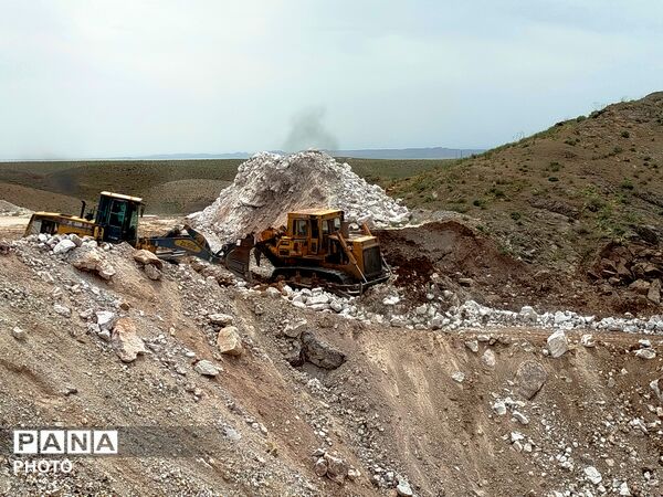 بازدید فرماندار کاشمر از معدن کائولن 