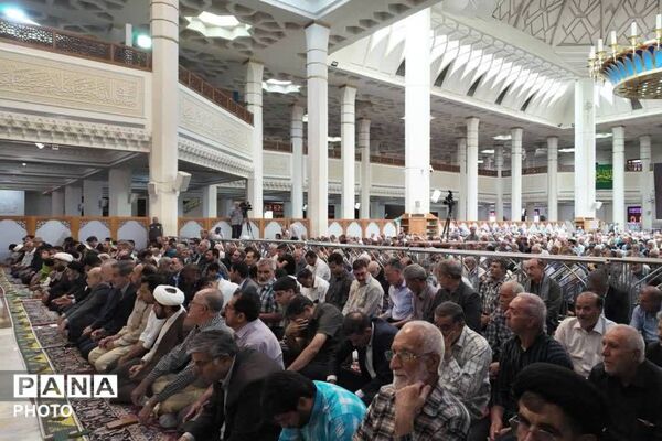اجتماع فرهنگیان در آستانه بازگشایی مدارس در نماز جمعه شیراز