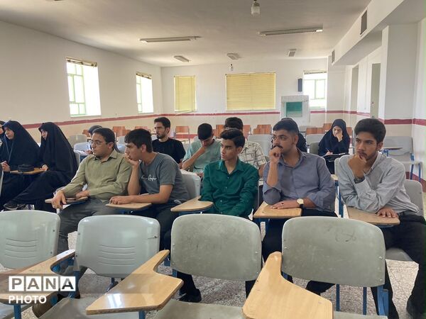 همایش تخصصی انتخاب رشته کنکور سراسری در دبیرستان انقلاب اسلامی شهرستان خاتم  
