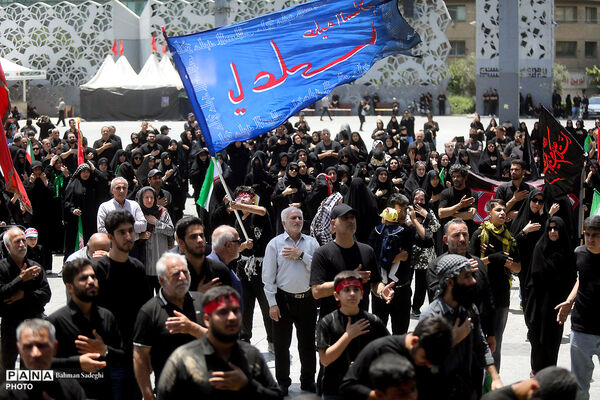 عاشورای حسینی در میدان امام حسین(ع)