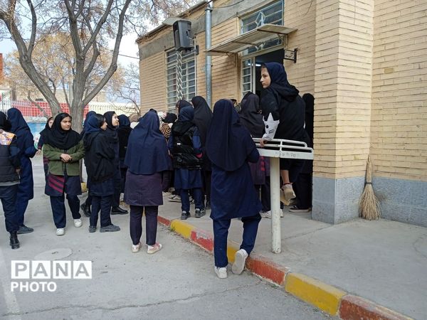 اعلام نتایج امتحانات نوبت اول دبیرستان عزت طلایی به والدین دانش آموزان 