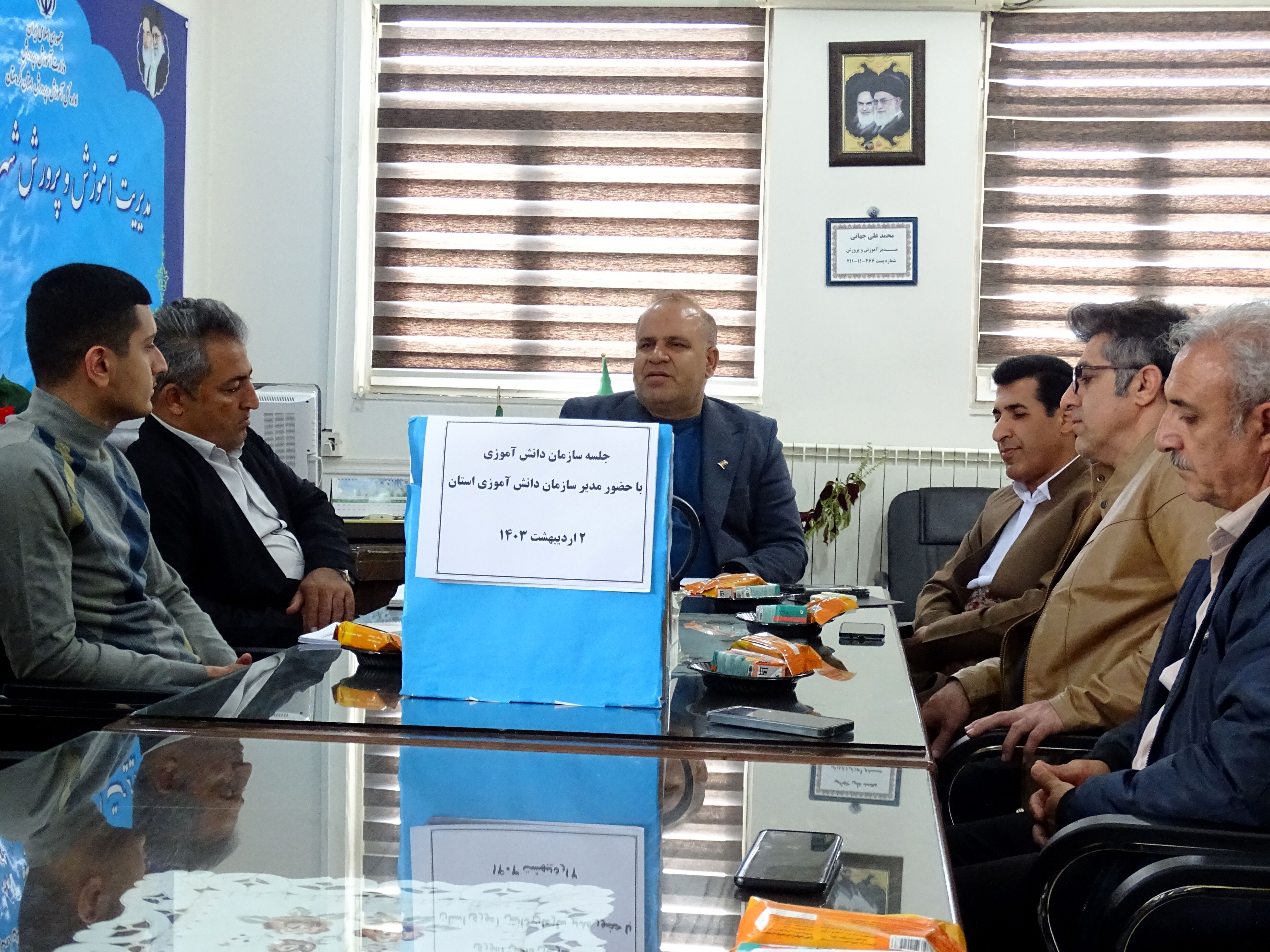 آینده مملکت متعلق به دانش آموزان است