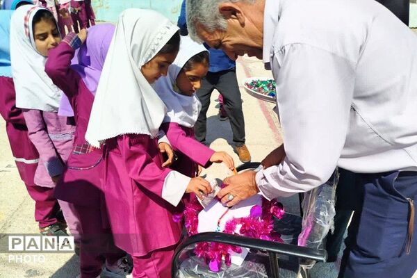 جشن عاطفه‌ها در دبستان ام‌البنین دیشموک