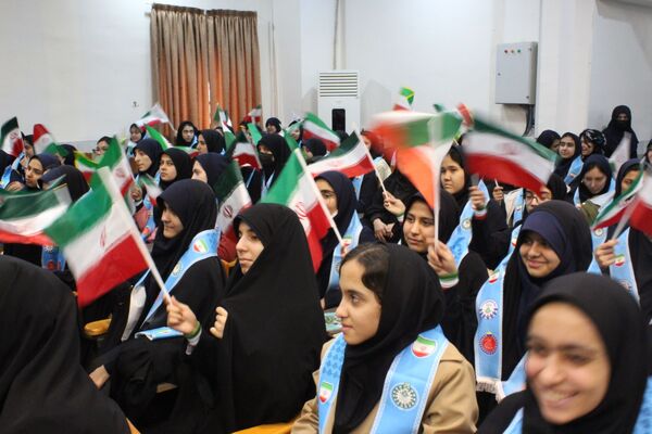 جشن ایرانمون در دبیرستان نمونه دولتی مهشید مصلی‌نژاد