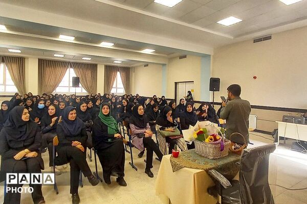حضور دانش‌آموزان مدارس هنرمندان ری و کوثر شهرری در جشن ولادت حضرت زینب (س)