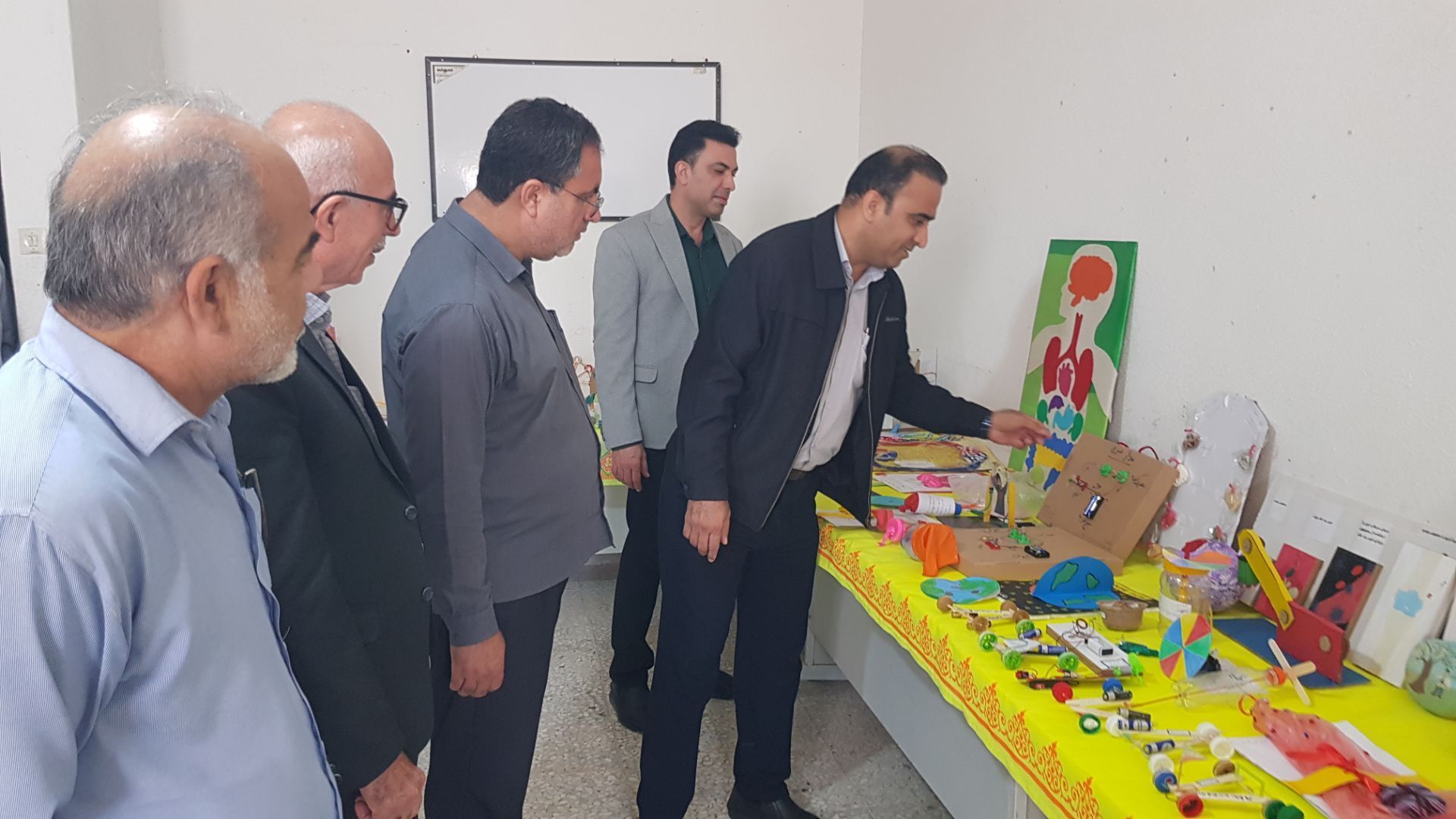 افتتاح نمایشگاه دست‌سازه‌های آزمایشگاهی