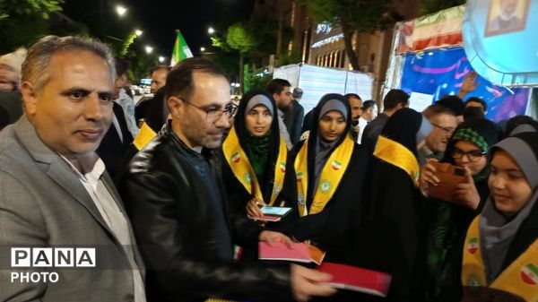 تجمعات شبانه میدان ساعت تبریز