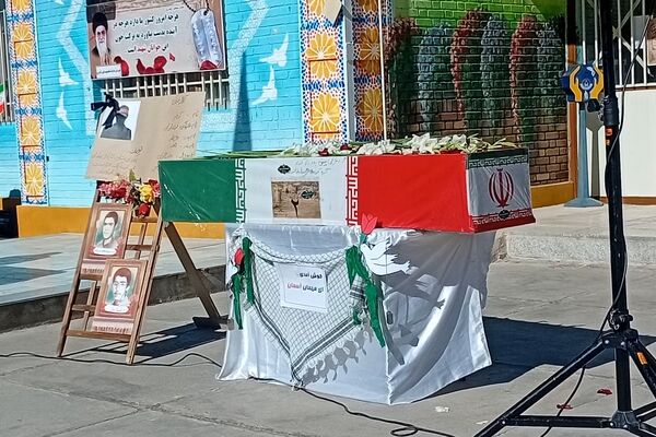  استقبال باشکوه از شهید گمنام در دبیرستان شاهد شهید طوبی تاجریزی  