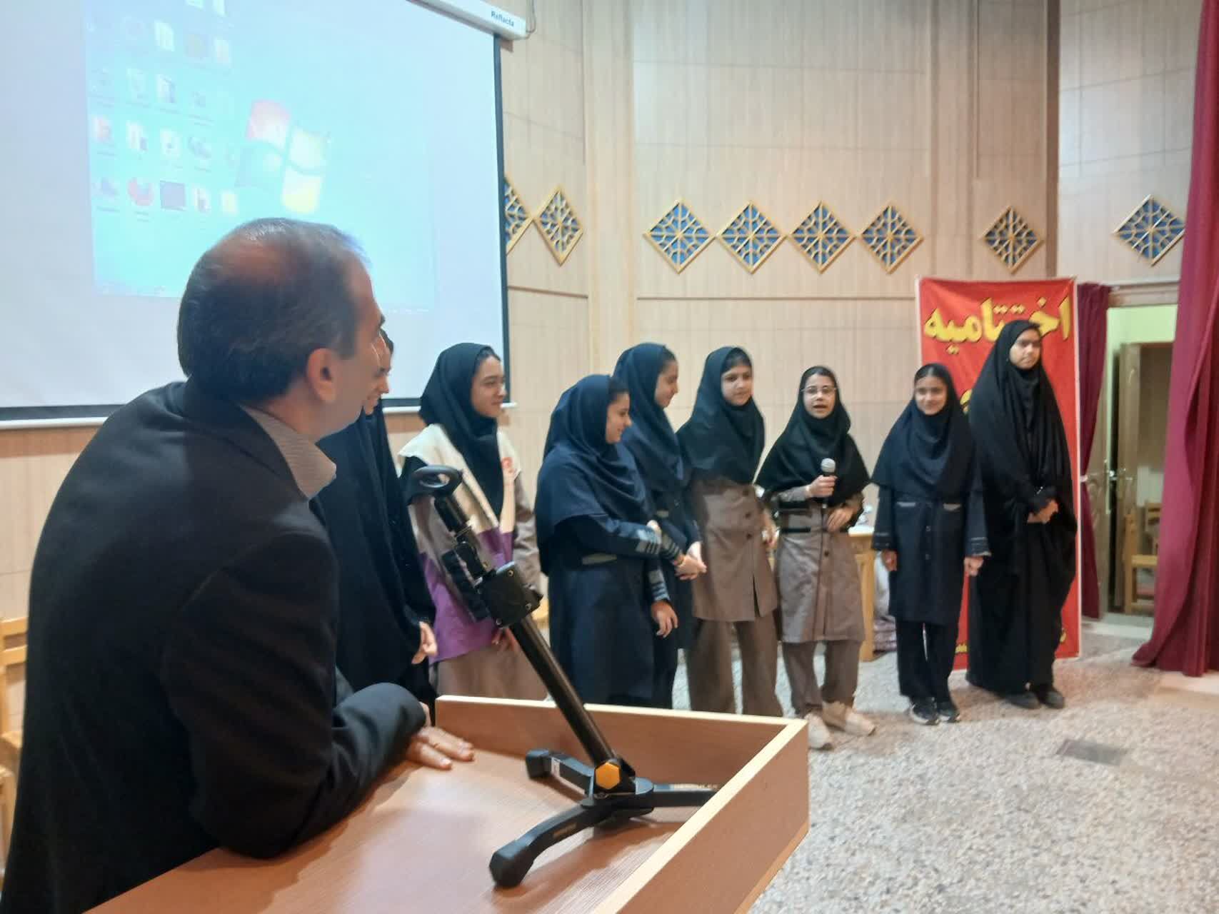  پرچم‌داری نوجوانان مروست در اختتامیه «طرح مانا»