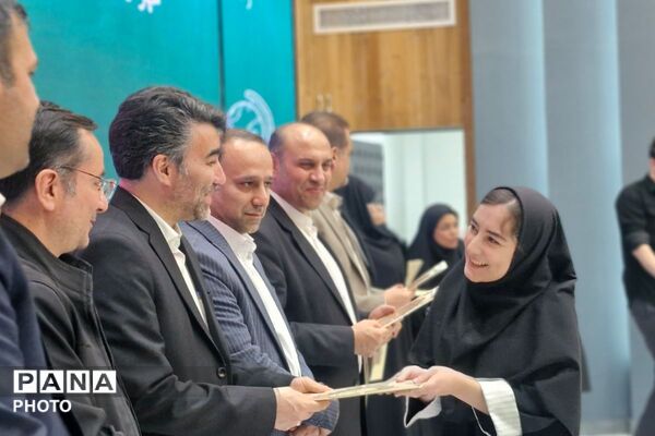 درخشش ستارگان ورامین در آیین تجلیل از نخبگان آموزشی