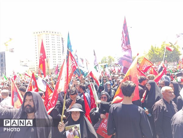 سیل فرا تصور زائران در روز تشییع پیکر رهبر شهید امت اسلامی