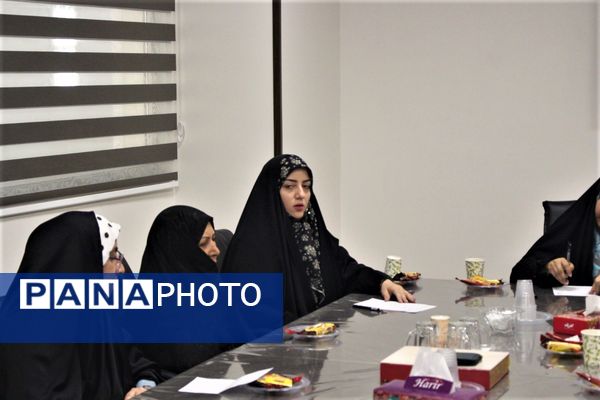 محفل شعر بانوان «رحیل» ویژه کودکان شهید 