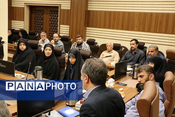 جلسه رابطین بسیج مدارس در سالن معلم ناحیه دو شهرری