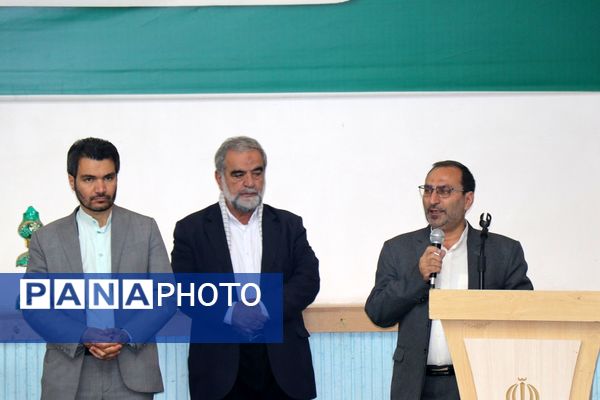 بدرقه دانش‌آموزان فعال عضو تشکل‌های دانش‌آموزی به مراسم دیدار با رهبر انقلاب