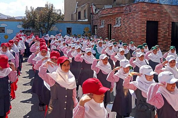 مراسم گرامیداشت هفته نیروی انتظامی در مدارس شهرستان فیروزکوه