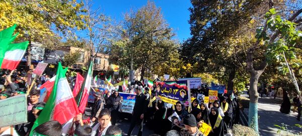 طنین شعارهای ضد استکباری در شاندیز