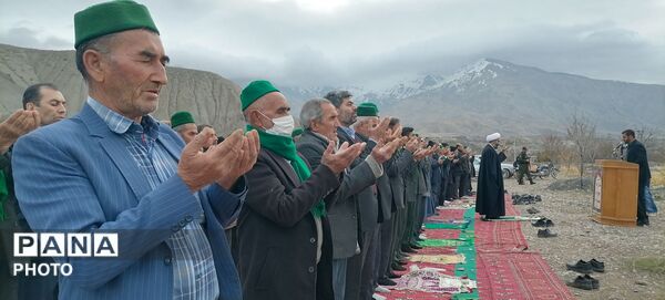 نمازبندگی در  گلزار شهدای شهر بار