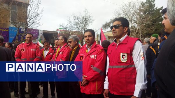 حضور افشار مختلف مردم نیشابور در راهپیمایی ۲۲ بهمن 