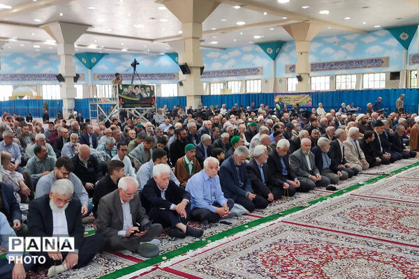  برپایی میز خدمت در حاشیه نماز جمعه بجنورد با حضور مسئولان استانی