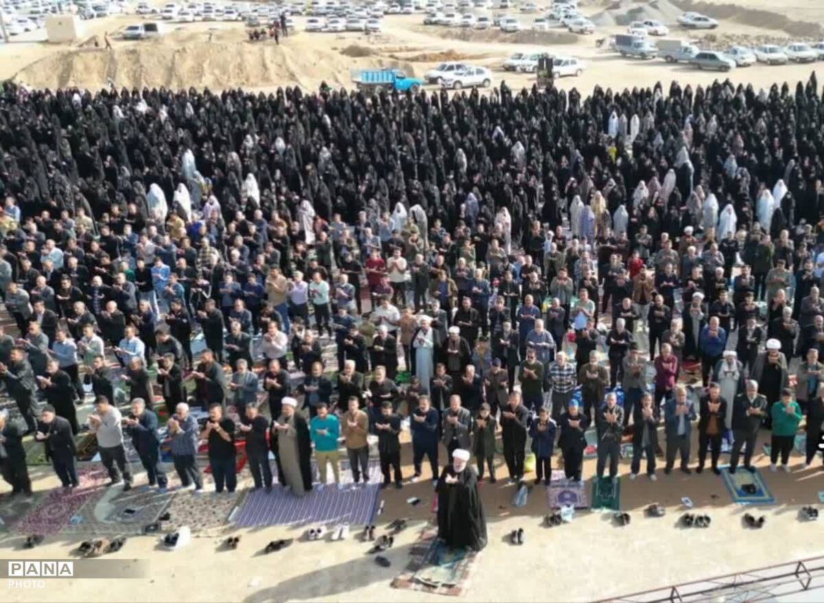 شکوه حضور ابرکوهی‌ها در نماز جماعت عید سعید فطر