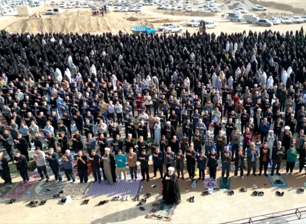 شکوه حضور ابرکوهی‌ها در نماز جماعت عید سعید فطر