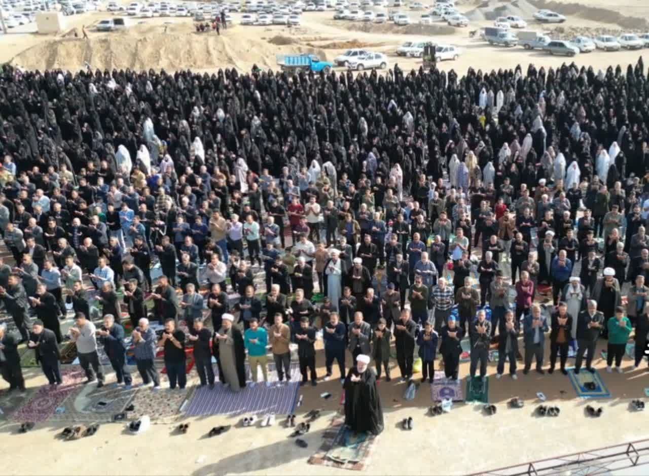 شکوه حضور ابرکوهی‌ها در نماز جماعت عید سعید فطر