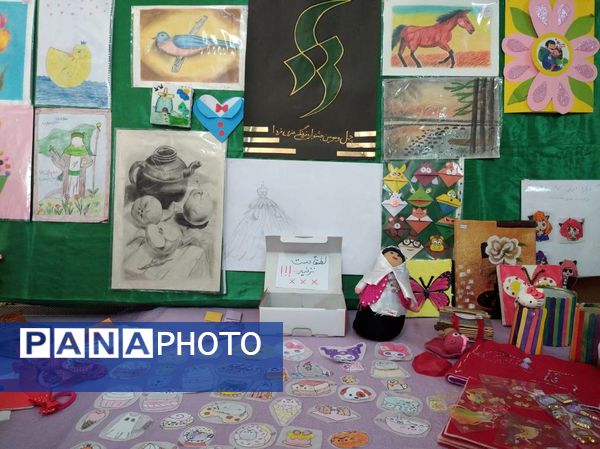 نمایشگاه هنرهای دستی دانش‌آموزان دبستان آزادی در هفته ماها