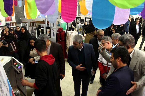 نمایشگاه دست‌سازه‌های هنرستان‌های ناحیه۲ زنجان