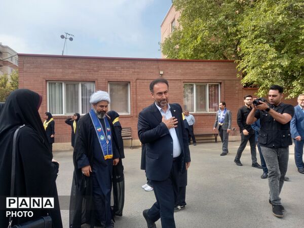 آیین متمرکز استانی جشن عاطفه‌ها در دبیرستان فرزانگان ۴ کرج
