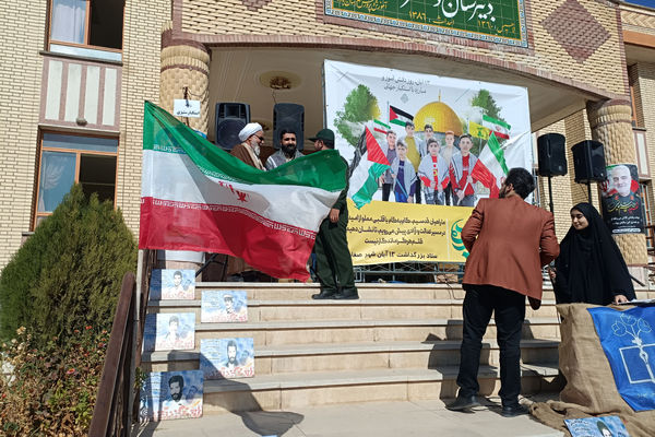 طنین فریاد مرگ‌بر استکبار در آسمان شهر صغاد