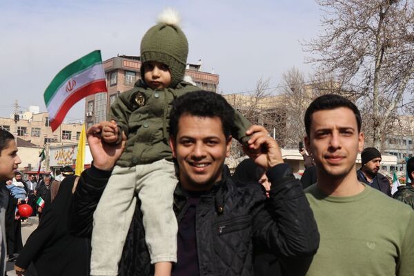 طنین شعارهای انقلابی در سالروز پیروزی انقلاب اسلامی ایران
