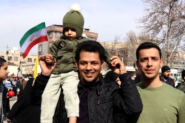 طنین شعارهای انقلابی در سالروز پیروزی انقلاب اسلامی ایران