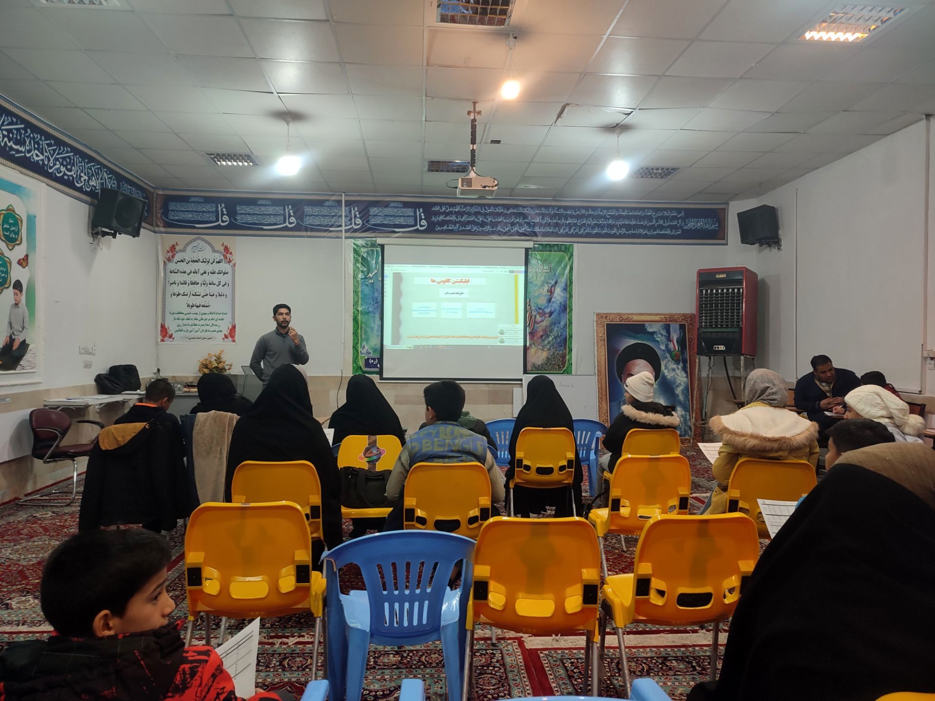 جلسات هم‌اندیشی دانش‌آموزان کانونی دردبیرستان امام خمینی کاشمر